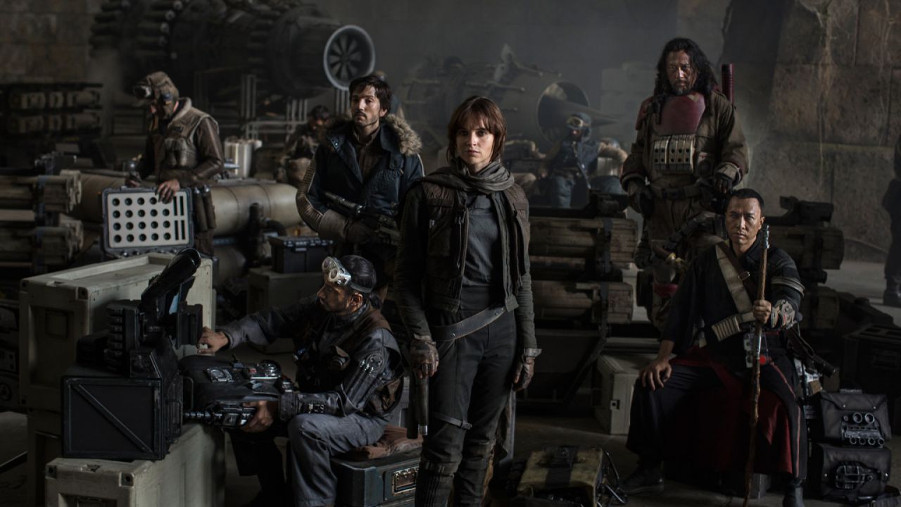 O eso nos quedó claro con ‘El despertar de la Fuerza’. Disney tiene preparada una batería de secuelas y spin-ofs que nos ha devuelto con más fuerza que nunca el universo galáctico ideado por George Lucas, que nos ha dado este 2016 a una inquebrantable Felicity Jones como protagonista de la primera de estas historias. ¿Preparados para lo que viene?