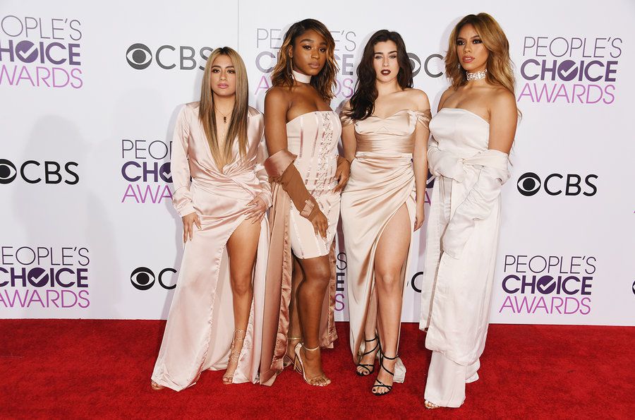 NOT
1. Ninguna de las chicas de Fifth Harmony acertaron a la hora de escoger su look, aunque eso sí, todas con el mismo tono de color.