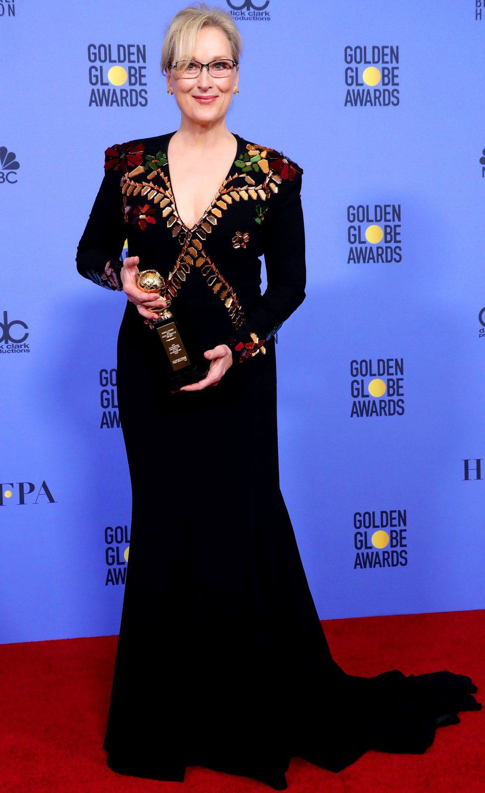 HOT
10. Puede que el vestido de Meryl Streep no sea de los mejores, pero solo por su discurso al recibir su premio se merece estar en esta lista.