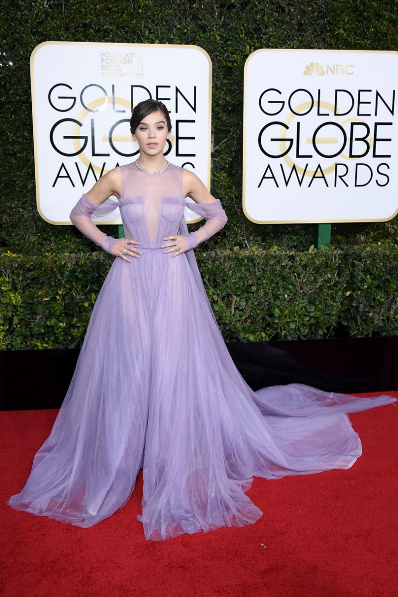 HOT
4. Una dulce Hailee Steinfeld embaucó a todos los presentes con este Vera Wang.