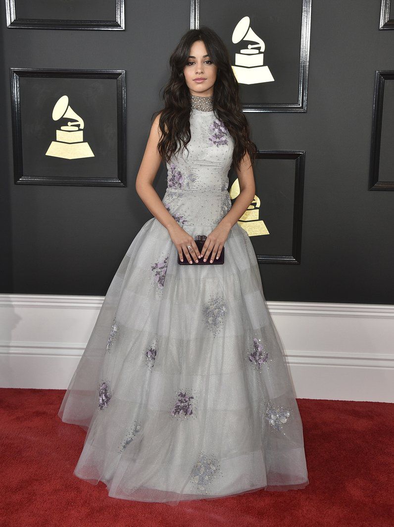 Hot
4. Cuando ves a Camila Cabello en este Miri Couture solo puedes ver dulzura y belleza junta.