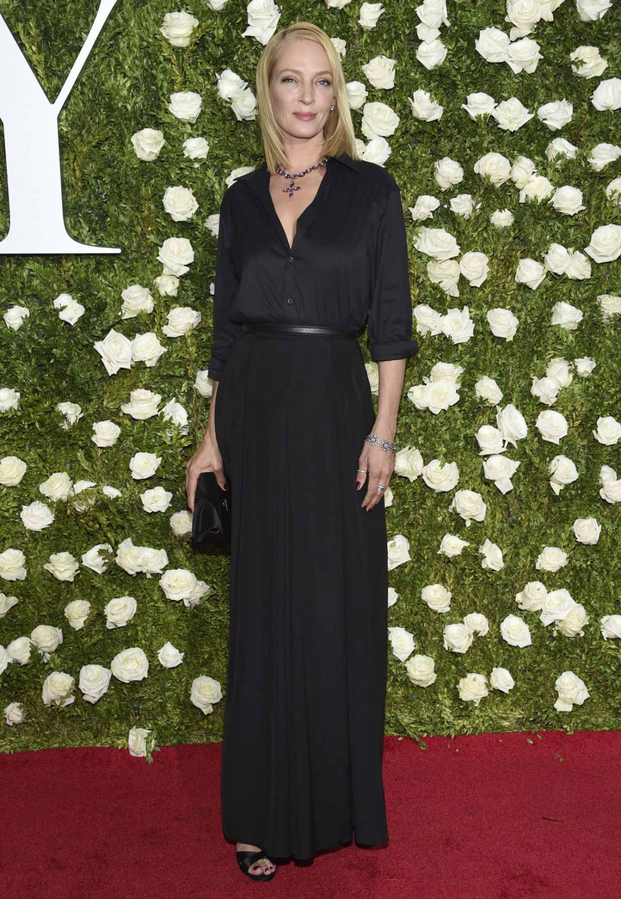 7. La sencillez en el vestido camisero de Uma Thurman.