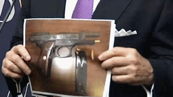 A clase con la pistola cargada