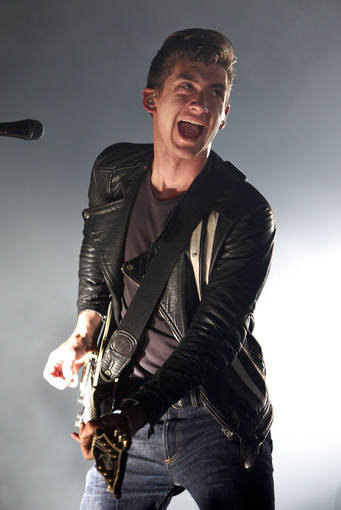 Arctic Monkeys revientan el Palacio de los Deportes