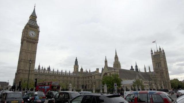El Parlamento Británico se tambalea hacia el noroeste