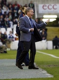 Se alejan de primera