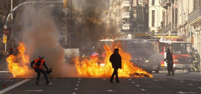 Estudiantes y profesores se manifiestan y ponen en jaque al gobierno de Rajoy