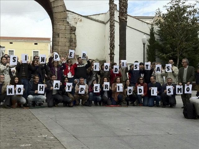 Medio millar de periodistas contra la crisis del sector