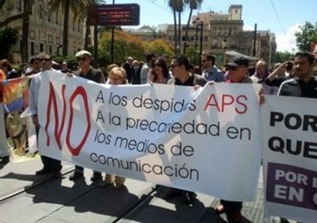 Medio millar de periodistas contra la crisis del sector