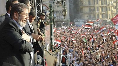 Mohamed Mursi jura su cargo ante el Tribunal Constitucional egipcio