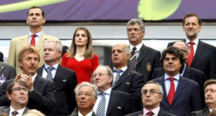 Rajoy no quiso perderse el debut de la selección a pesar del rescate