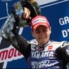 Lorenzo Vence con autoridad