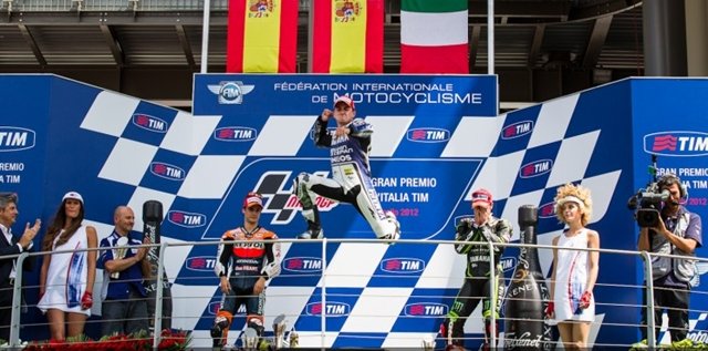 Lorenzo Vence con autoridad