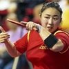 Shen Yanfei cae en tenis de mesa