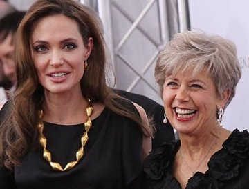 Angelina Jolie, novia a la fuga