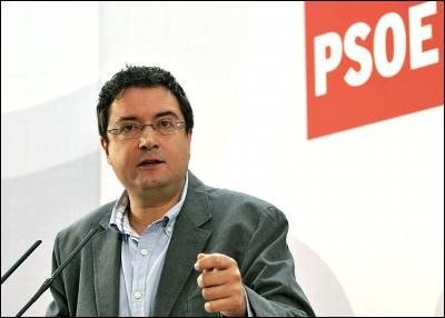 La oposición acusa al presidente de gobernar contra todo el mundo