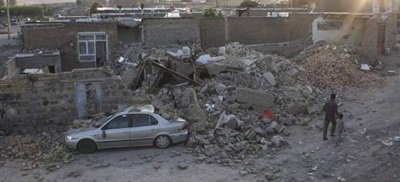 Dos terremotos sacuden Irán y dejan más de 300 muertos y miles de víctimas