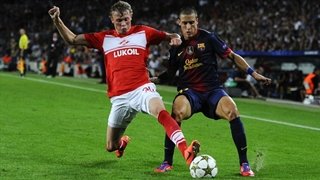 Messi y Tello salvan al Barcelona 