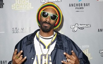 Snoop Dogg se pasa al reggae