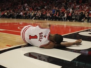 Derrick Rose podría perderse toda la temporada