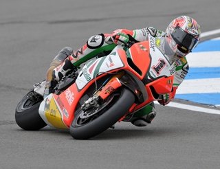 Max Biaggi cuelga el mono
