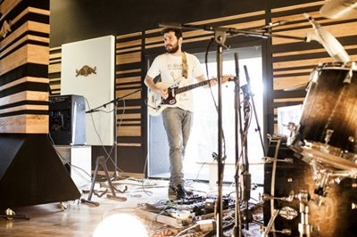 Artist Encounters 4 reúne a Triángulo de Amor Bizarro y Sonic Boom