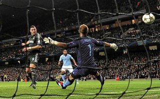 El Madrid muerde pero no mata