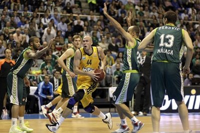 Calloway y Simon desequilibran la balanza