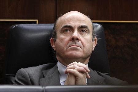 De Guindos promete no subir el IVA ni bajar las cotizaciones en 2013