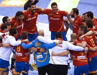 España arrasa Alemania y se mete en semis