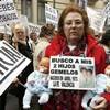 Las familias protestan contra la investigación de los niños robados