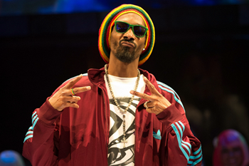 Miley Cyrus se une a la música reggae de Snoop Lion