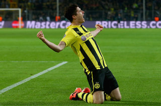 El Borussia revive en el descuento