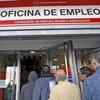 El paro supera la barrera de los 6 millones