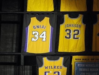Dallas se aleja del binomio Lakers-Jazz en su lucha por los playoffs.
