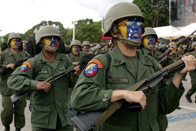 Maduro arma al pueblo venezolano