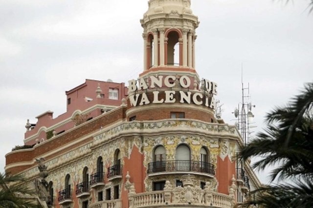 7 'bancos' y 50 directivos