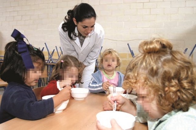 Garantizar 3 comidas diarias a los niños es una limosna