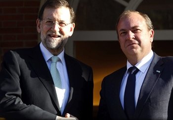 Monago desafia las tesis del PP