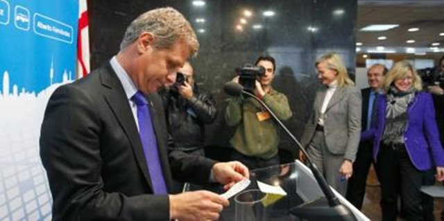 Un musulman intenta atacar al lider del PP de Barcelona