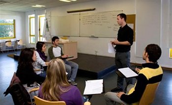 Pagan para fomentar el estudio en catalán