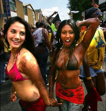 Acosamos a las extranjeras en sus vacaciones