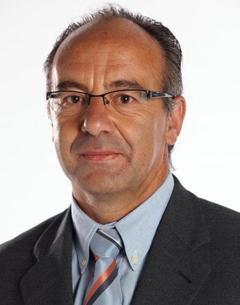 Por ser concejal de otro partido