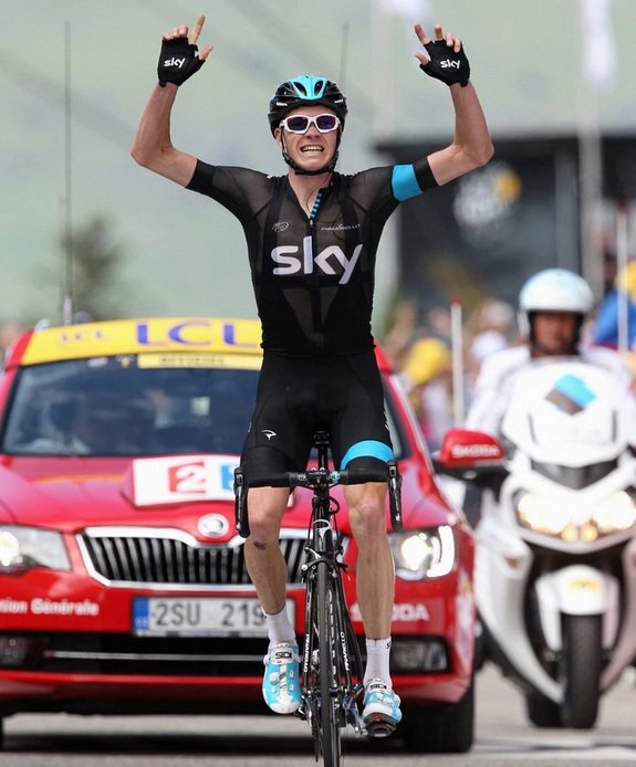 Froome golpea primero