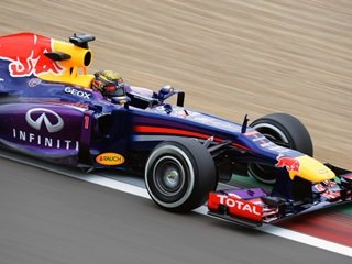 Vettel gana en casa y Alonso no llega al pódium