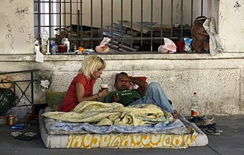 Grecia reinstaura una ley que viola los derechos humanos