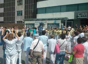 Una 'leve mejoría' y una 'manifestación' contra el 'ingreso' de  Cifuentes