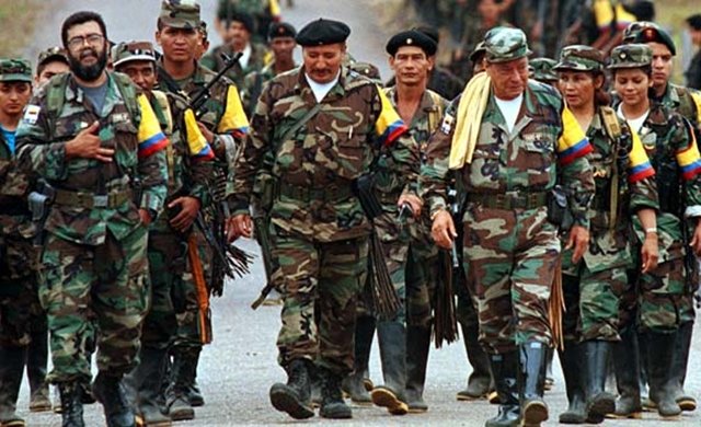 Las FARC pausan las conversaciones de paz