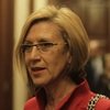 Debe dimitir por inútil