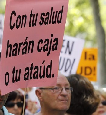La 'Marea Blanca' madrileña no descansa ni en vacaciones